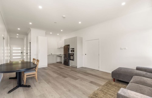 Goodna Maison | 5 Guest 3 Bed,3 Bath Free Parking, wifi, patio