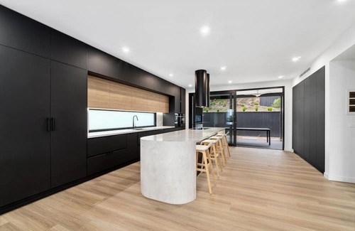 Lorne Maison | Panoramic Delight