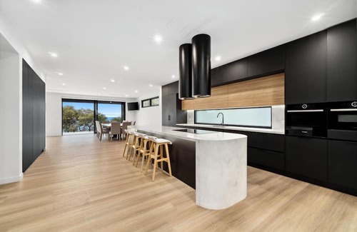 Lorne Maison | Panoramic Delight