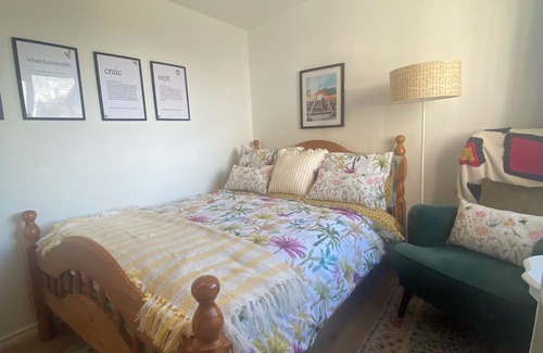 Londonderry Appartement | Cosy Irish Cabin studio in fabulous Derry with WiFi & Private Bathroom