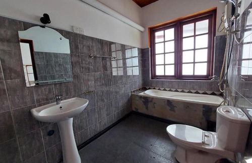Kandy Lit Et Petit-Déjeuner | Mystique Hideout : King Room with Balcony
