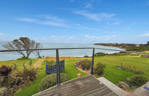 Portland Appartement | Soak up the seaside breeze and enjoy uninterrupted sea views!