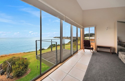 Portland Appartement | Soak up the seaside breeze and enjoy uninterrupted sea views!