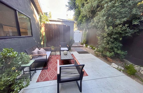 Atwater Village Cottage | Charming 1-bedroom private cottage with AC, WiFi in Atwater Village Los Angeles