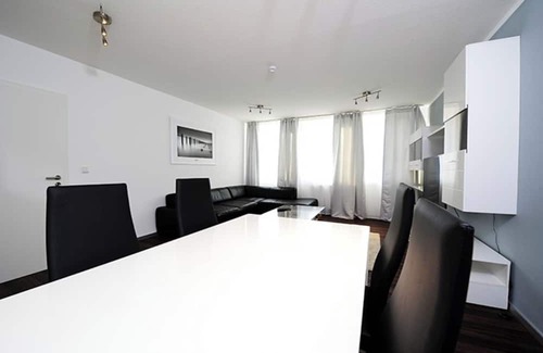 Weststadt Appartement | 150 m² Apt | full AC | netflix | center | balcony