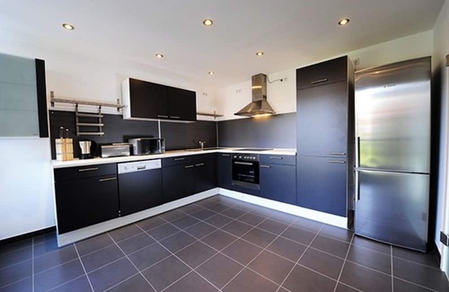 Weststadt Appartement | 150 m² Apt | full AC | netflix | center | balcony