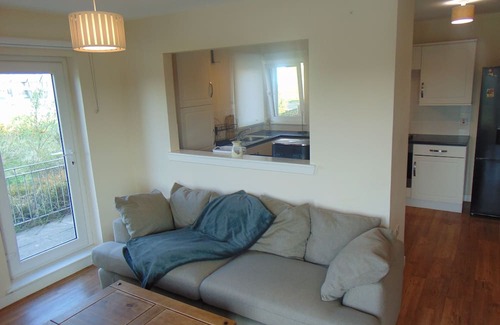 Kippen Appartement | Stylish Riverside 1-Bed Flat with Bathtub & River Clyde Views – Glasgow