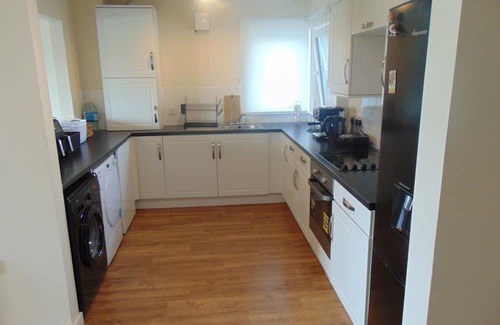 Kippen Appartement | Stylish Riverside 1-Bed Flat with Bathtub & River Clyde Views – Glasgow