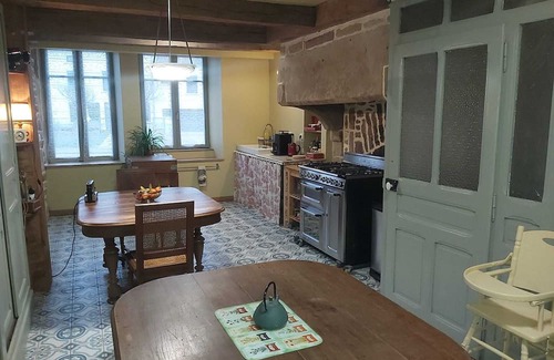 Monthureux-sur-Saone Lit Et Petit-Déjeuner | Chambre d'hôtes des Marchands dans un ancien petit hôtel de village de 1934