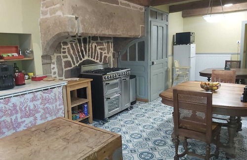 Monthureux-sur-Saone Lit Et Petit-Déjeuner | Chambre d'hôtes des Marchands dans un ancien petit hôtel de village de 1934