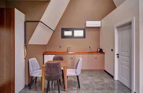 Masukiye Maison | 1+1 Private Pool-Lake View-Fireplace Bungalow for 3 People in Kartepe Maşukiye