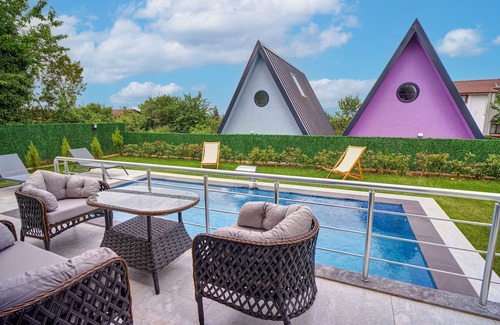 Masukiye Maison | 1+1 Private Pool-Lake View-Fireplace Bungalow for 3 People in Kartepe Maşukiye