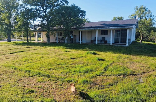 Cottonwood Appartement | #2 Relaxing Rustic Retreat studio on 21 acres in Cottonwood WiFi, AC, Yoga room