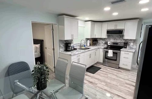 Palm Terrace Estates Maison | Open Home Suites - 3 bed 1 bath