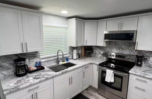 Palm Terrace Estates Maison | Open Home Suites - 3 bed 1 bath
