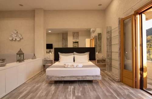 Tourloti Appartement | The Mountain House| Authentic Cretan Hideaway| Breathtaking & Nature Views