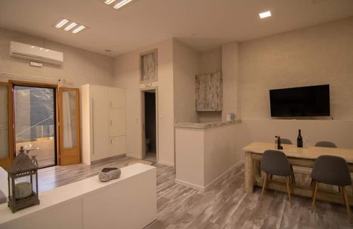 Tourloti Appartement | The Mountain House| Authentic Cretan Hideaway| Breathtaking & Nature Views