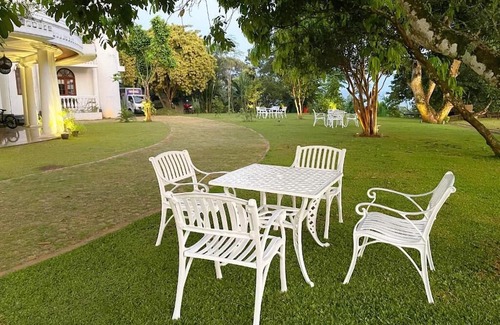 Yatinuwara Maison | Soothing Homestay with AC in Polgahamulla