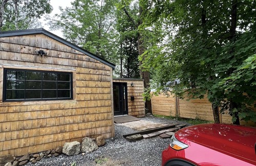 Rumford Maison | Charming 1-bedroom house with WiFi, Fireplace, Wooded Walking Trails