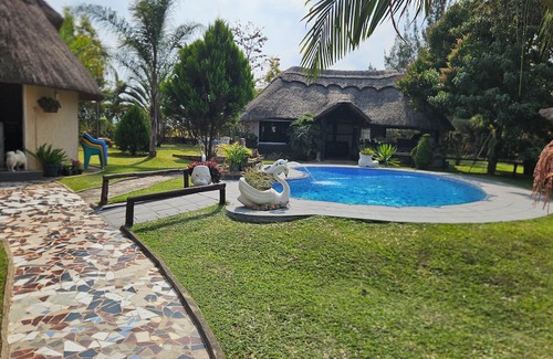 Zimbabwe Maison | Looking for a relaxing getaway, try Pagotwe lodge in Hauna, Honde Valley