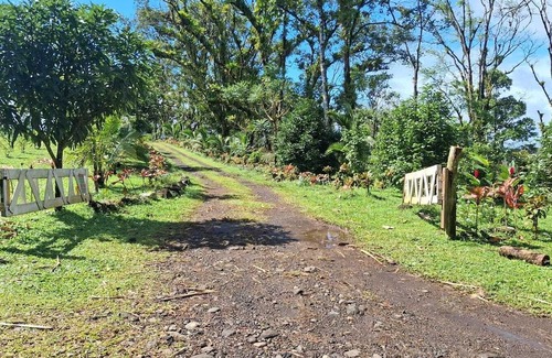 Guayabo Maison | Nestled at the base of Rincon de la Vieja Volcano and bordering the Rio Celeste.