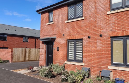 Topsham Maison | 20 MARINE DRIVE, pet friendly, character holiday cottage in Topsham