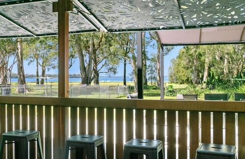 Central Coast Appartement | Lake Front 1BR Apt Pet Friendly, near The Entrance, Nora Head and Soldiers Beach