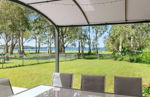 Central Coast Appartement | Lake Front 1BR Apt Pet Friendly, near The Entrance, Nora Head and Soldiers Beach