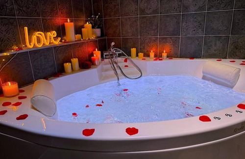 Saint-Maurice Appartement | ❤️‍🔥 Chalet romantique avec jacuzzi privé, Enjoy your life ❤️‍🔥