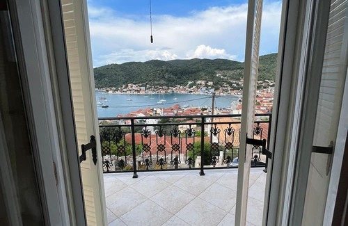 Vathy Maison | 3-bedroom house in charming Ithaki with AC, WiFi. Live the Greek dream