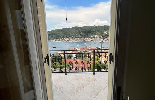 Vathy Maison | 3-bedroom house in charming Ithaki with AC, WiFi. Live the Greek dream