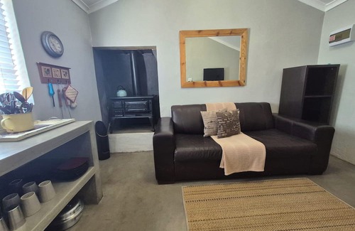 Karoo Hoogland Chalet De Ski | Charming chalet in marvelous Fraserburg with WiFi, AC