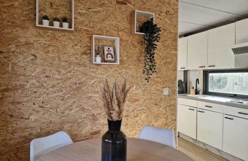 Sint Kruis Chalet De Ski | Peace, space, nature and coziness in our cozy chalet at the campsite.