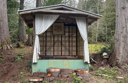 Brinnon Maison | A perfect escape in the woods on the Hood Canal! Cabin, treehouse, camp sites!