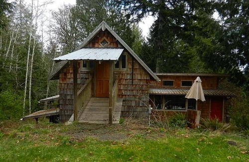 Brinnon Maison | A perfect escape in the woods on the Hood Canal! Cabin, treehouse, camp sites!