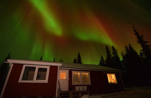 Skaulo Cabine | Lakeside cottage with magnificent views, in the middle of nature, and chance of northern lights.