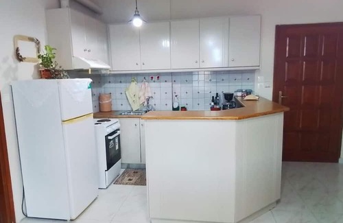 Galatas Appartement | Cosy coastal flat near Poros – 5 mins drive to the beach! Perfect for families