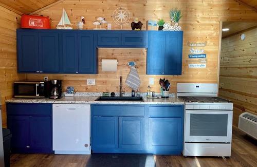 Eucha Cabine | Lakefront "Eagle" Cabin just steps away from Grand Lake. Eagle Cabin