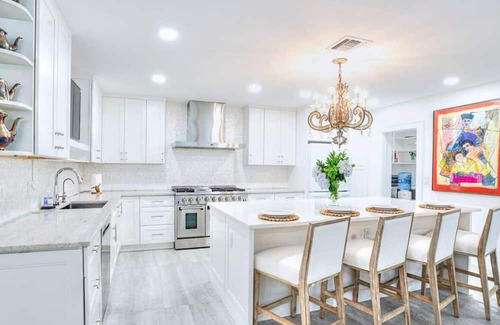 Southside Maison | Brand-New Listing – Be Among the First to Stay in the Heart of SoSo! Sleeps 6
