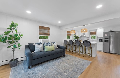 West Mystic Maison | Cozy 1-bedroom house within walking distance to Downtown Mystic!
