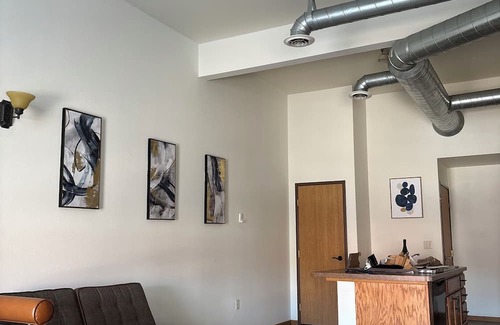 Stevens Point Copropriété | Charming 2-bedroom condo with AC, WiFi in Stevens Point