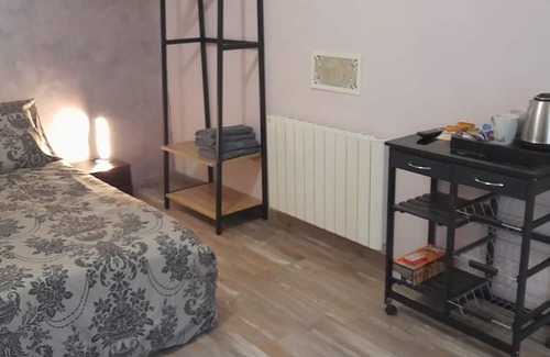 Saint-Barbant Lit Et Petit-Déjeuner | Charming 1-bedroom bed & breakfast in lovely Val-d'Oire-et-Gartempe with WiFi