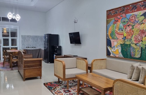 Bandar Lampung Maison | Semesta Lux Family Guesthouse - 3BR house in Lampung with AC, wifi, and kitchen.