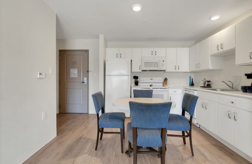 Far North Central Appartement | Simplicity At the Rim 1208 I Comfy 2 Bed 2Bath