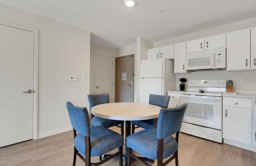 Far North Central Appartement | Simplicity At the Rim 1208 I Comfy 2 Bed 2Bath