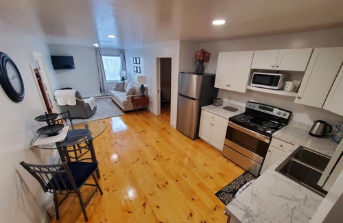 East Homer Appartement | Charming 1-bedroom apartment in delightful Manlius, on a beautiful flower farm!