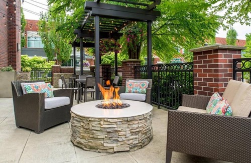 Downtown Maison | Enjoy an extended stay at our room in Redmond, WA