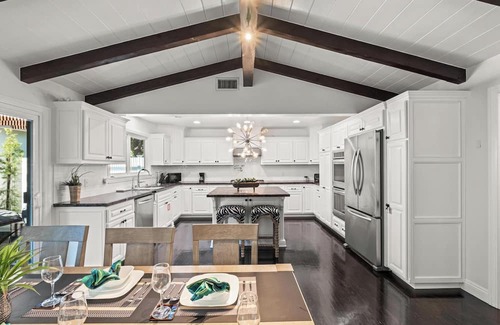 Rancho Palos Verdes Maison | Luxurious 6BR Retreat in Palos Verdes - Main House and a Premier Back House