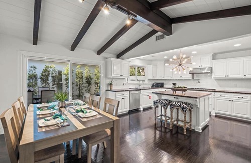 Rancho Palos Verdes Maison | Luxurious 6BR Retreat in Palos Verdes - Main House and a Premier Back House