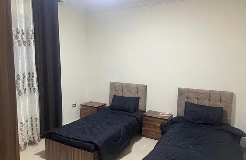 Amman Appartement | Spacious 3-bedroom apartment with AC, WiFi in welcoming Amman